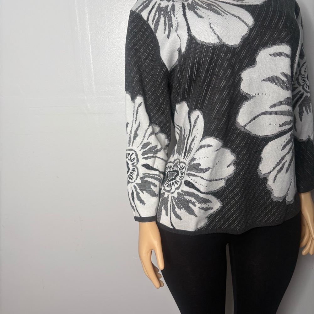 Alfred Dunner Black and White Floral Sweater - Picture 4 of 10